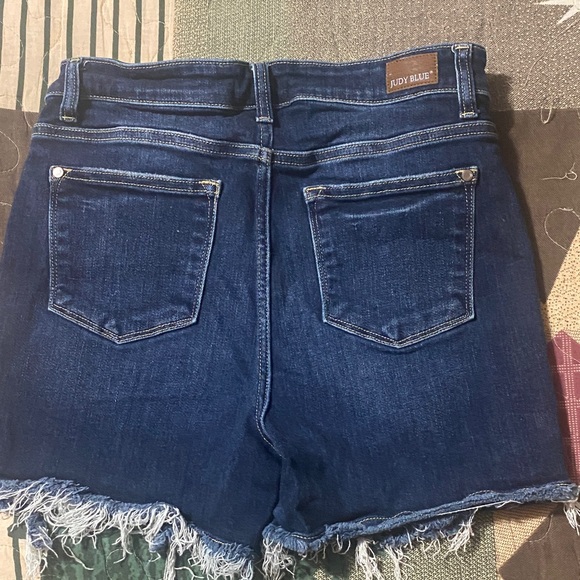 Judy Blue Women's Frayed Hem Dark Blue Jean Shorts - Picture 2 of 3